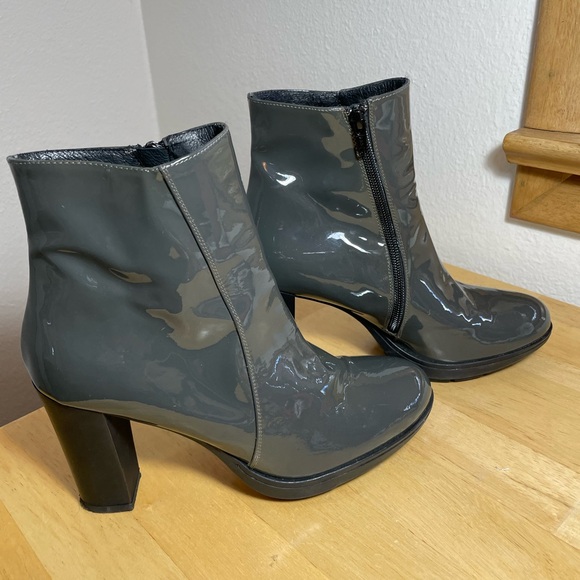 Andre Assous Made in Italy Patent Leather Booties Size 8 - Picture 7 of 7